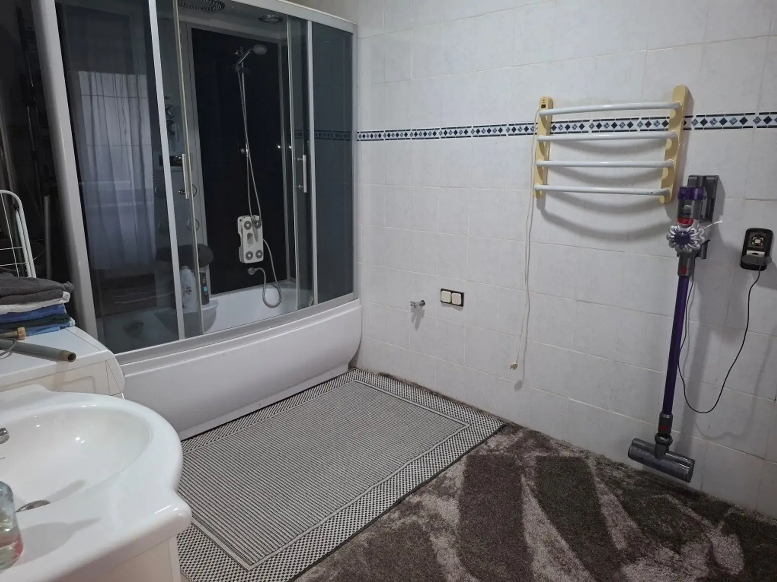 Möblierte 2-Zimmer-Wohnung im Erdgeschoß eines Wohnhauses im Zentrum von Bruck/Mur zu mieten !