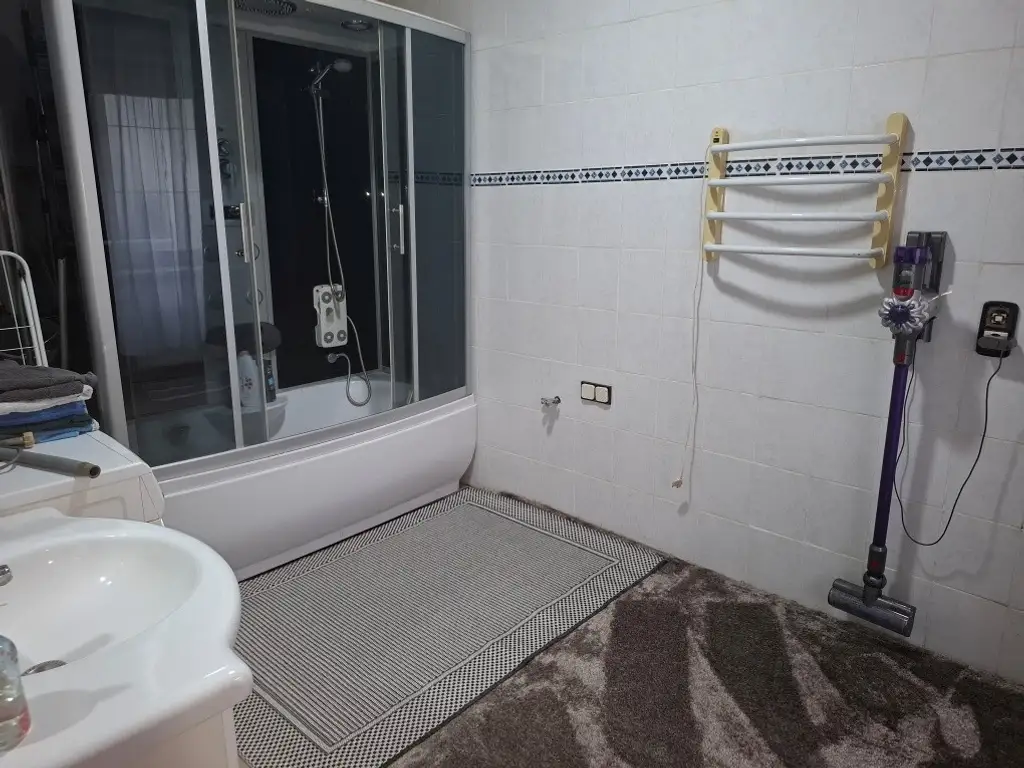 Möblierte 2-Zimmer-Wohnung im Erdgeschoß eines Wohnhauses im Zentrum von Bruck/Mur zu mieten !