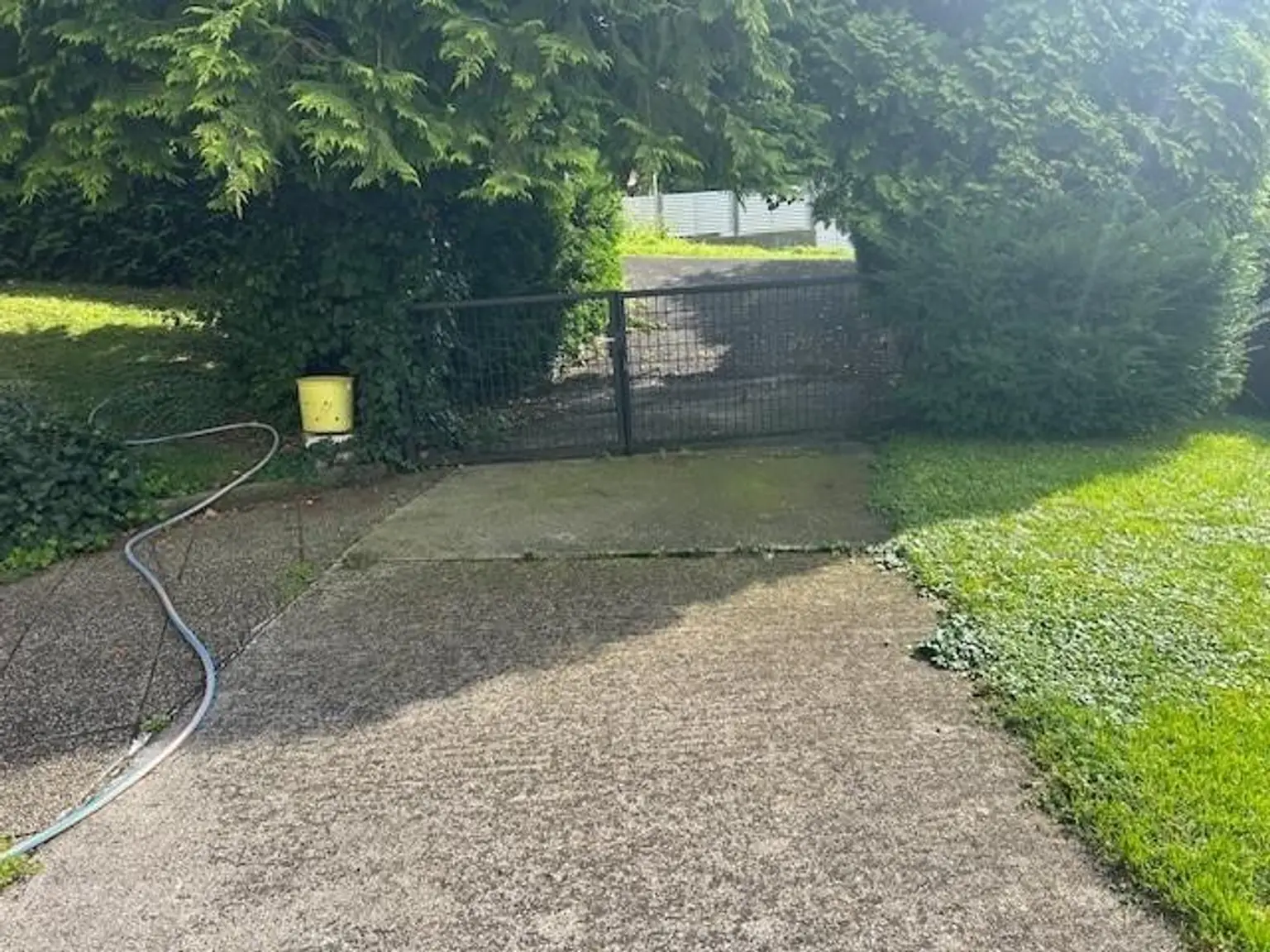 2 bis 3 Familienhaus mit Vollkeller,    mit  4 Garagen, Brunnen und Werkstatt  - sehr viel Wohnraum- 4 Bäder