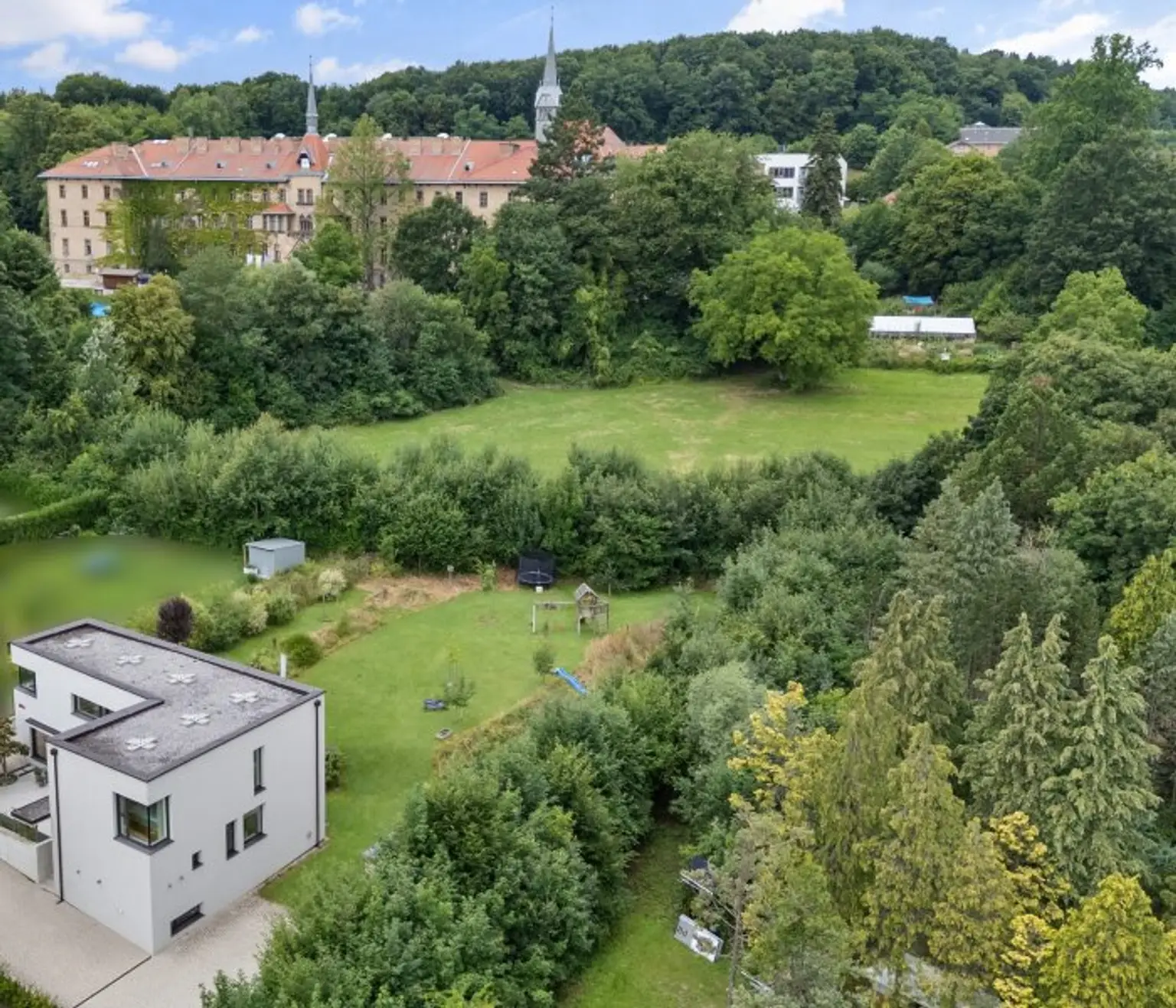 Exklusives Einfamilienhaus mit Blick auf das Sacré Coeur in Pressbaum