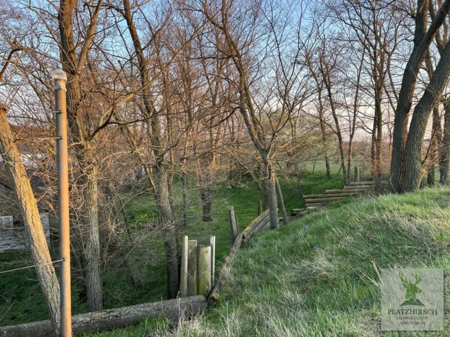 Einzigartiges Liebhaberobjekt mit toskanischem Flair, riesigem Garten, herrlichem Wintergarten, in Prottes - 35 Min von Wien - 8 Minuten von Gänserndorf