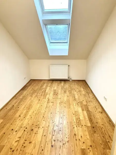 5-ZIMMER-DACHGESCHOSSWOHNUNG MIT GARAGENPLATZ