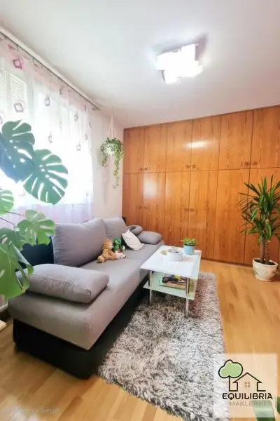 HELLE 3-ZIMMER-WOHNUNG (77m²) MIT LOGGIA UND FERNBLICK
