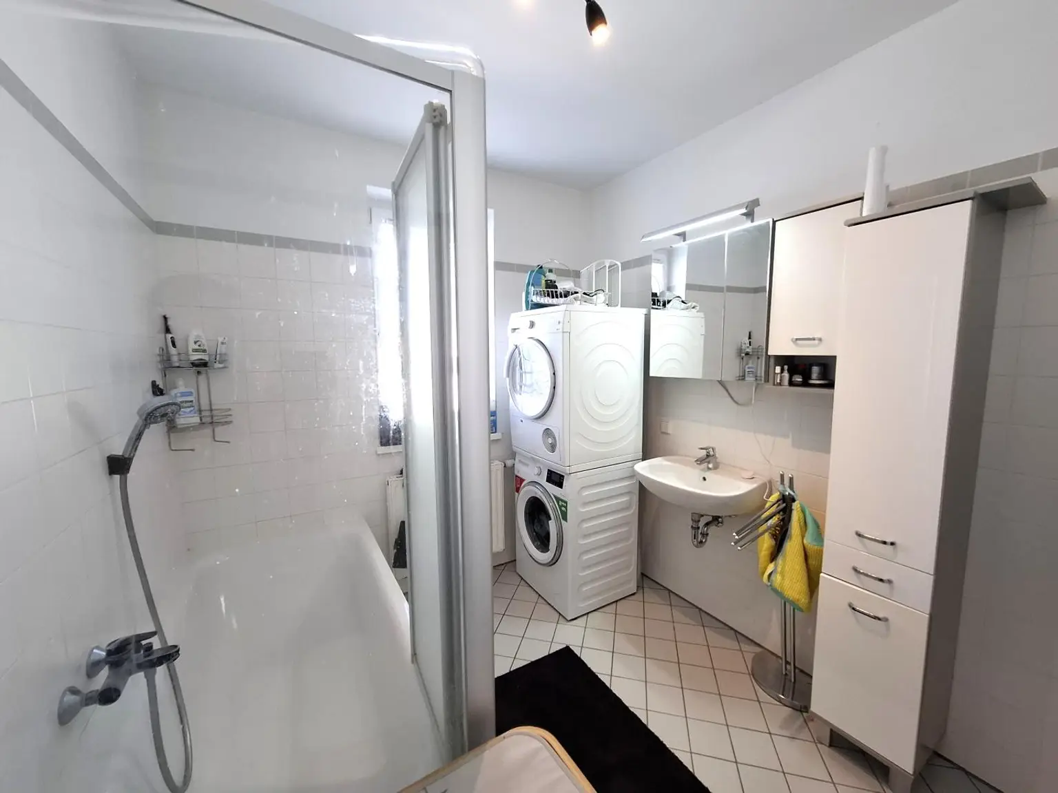 Moderne Eigentumswohnung mit 28 m² Dachterrasse in bester Lage