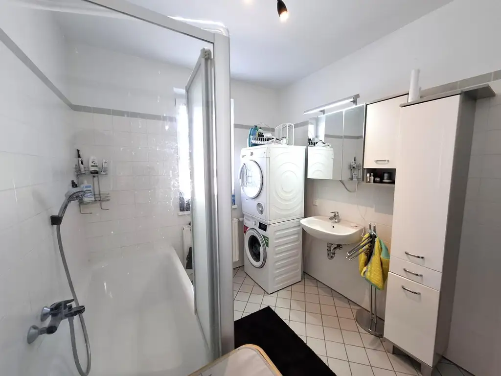 Moderne Eigentumswohnung mit 28 m² Dachterrasse in bester Lage