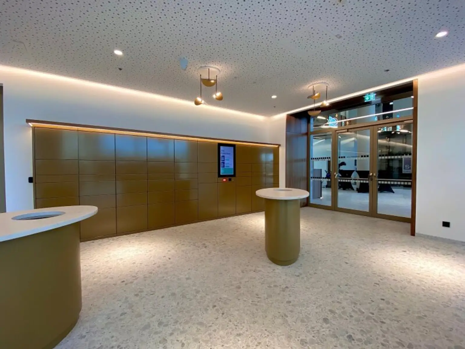 LUXURIÖSE 3-ZIMMER-WOHNUNG MIT 2 BÄDERN, GARAGENPLATZ UND ATEMBERAUBENDEM PANORAMABLICK