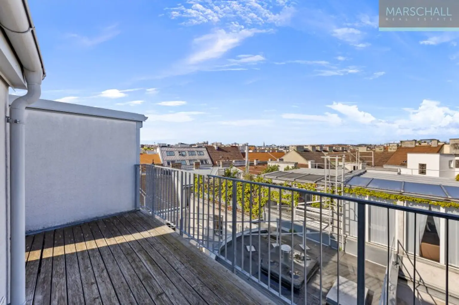 Helle 4-Zimmer-Dachgeschosswohnung mit traumhaftem Fernblick im 7. Bezirk