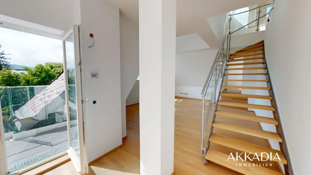 Traumhafte Dachwohnung im Altbaujuwel