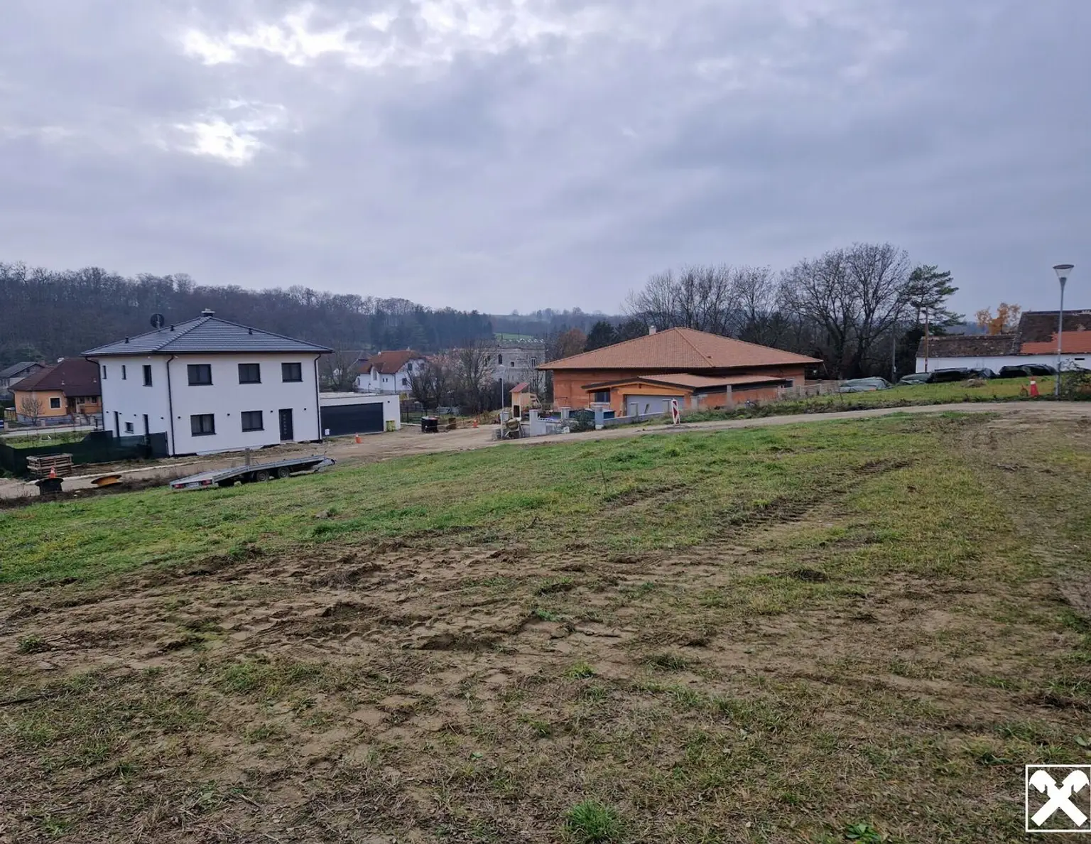 TOLLER AUSBLICK IN RUHIGER WOHNLAGE FÜR IHR PRIVATES EINFAMILIENHAUS MIT BAUZWANG