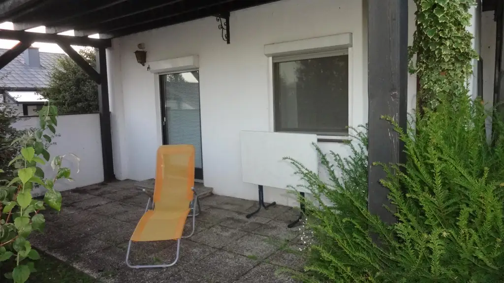 Sanierungsbedürftiges Reihenhaus mit Seeblick!