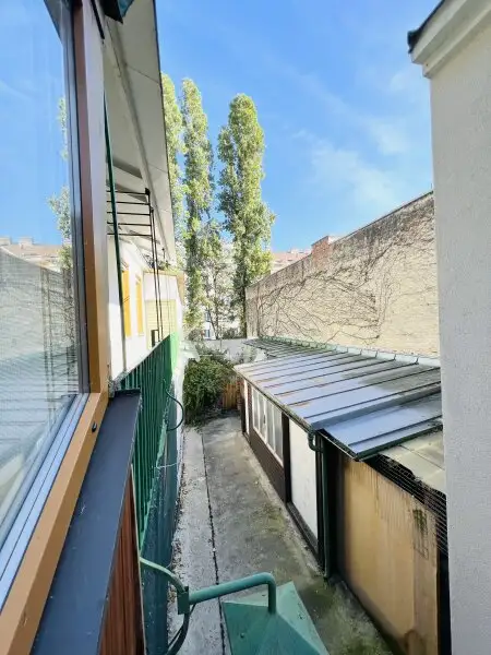Wiener Stadthaus bei Schönbrunn – Airbnb-Nutzung & attraktives Entwicklungspotenzial mit Baubewilligung