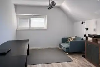 Zimmer 2 |16,37 m²