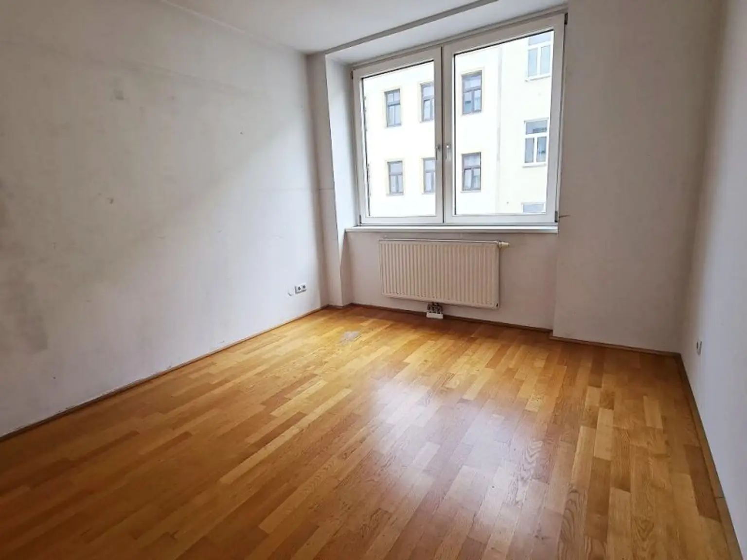 HUMBOLDTGASSE, U1 NÄHE, 76 m2 Neubau inkl. 4 m2 Loggia, Wohnküche, 2 Zimmer, Parketten, Wannenbad, 2. Liftstock