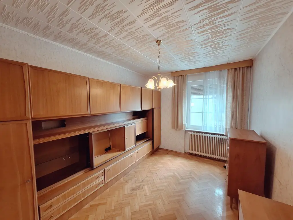 Einfamilienhaus mit grossem Grund