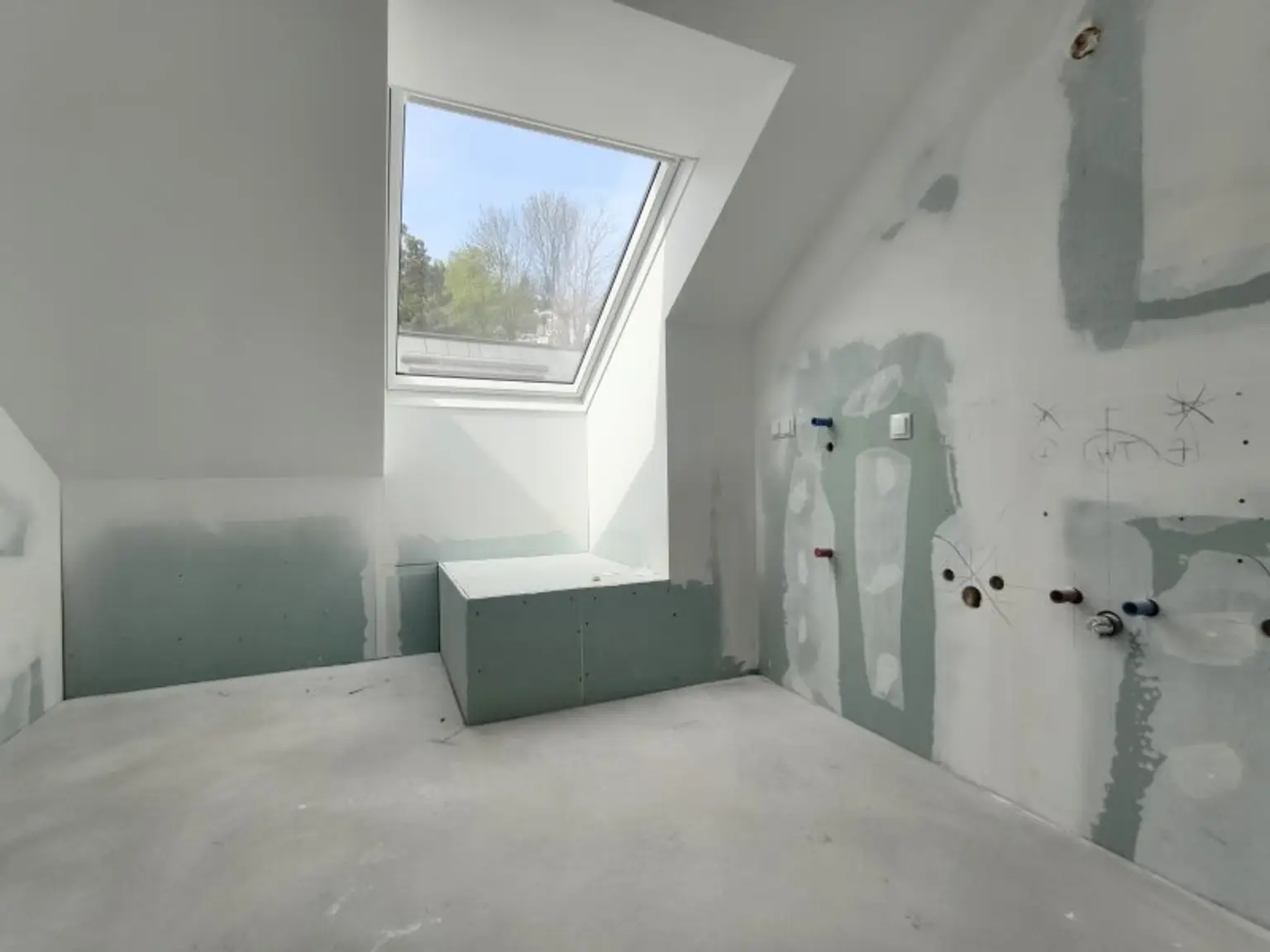 EXKLUSIVES TOWNHAUS AUF EIGENGRUND IN WEIDLING – NATURNAHES WOHNEN MIT STIL