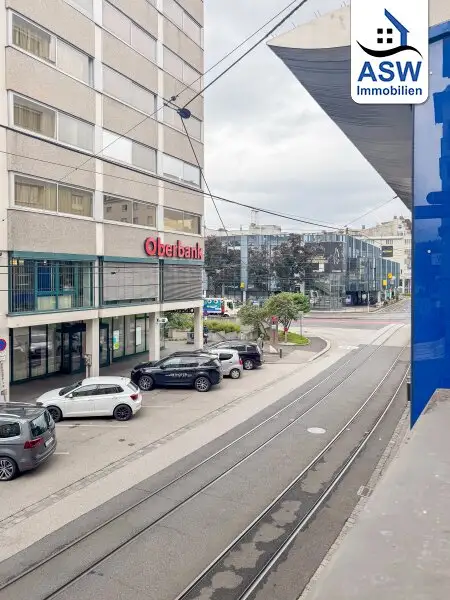 Perfekte Lage!! Top-moderne Altbauwohnung mit Balkon und Sauna in der Hauptstraße