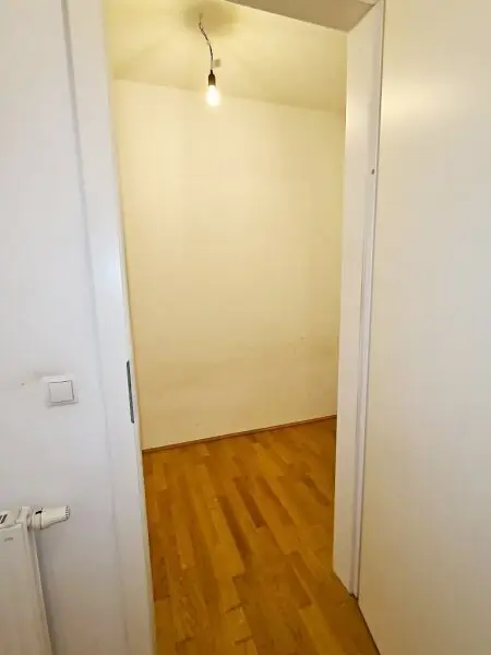 HUMBOLDTGASSE, U1 NÄHE, 76 m2 Neubau inkl. 4 m2 Loggia, Wohnküche, 2 Zimmer, Parketten, Wannenbad, 2. Liftstock
