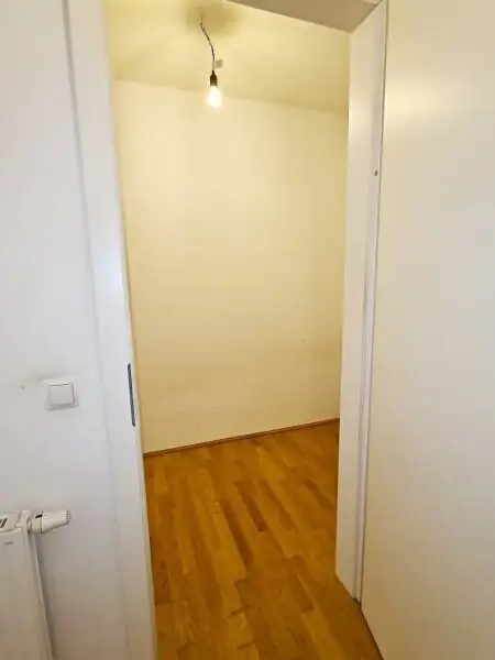 HUMBOLDTGASSE, U1 NÄHE, 76 m2 Neubau inkl. 4 m2 Loggia, Wohnküche, 2 Zimmer, Parketten, Wannenbad, 2. Liftstock