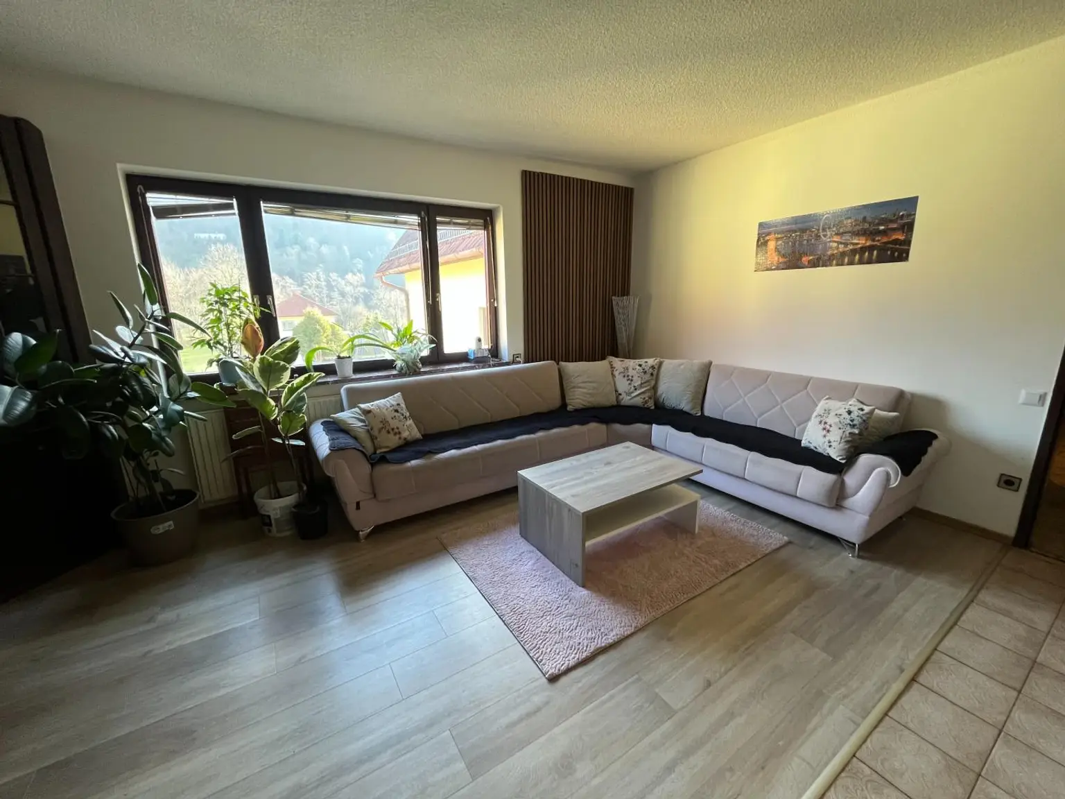 Familienfreundliches Ein- oder Zweifamilienwohnhaus mit 2 Wohneinheiten!