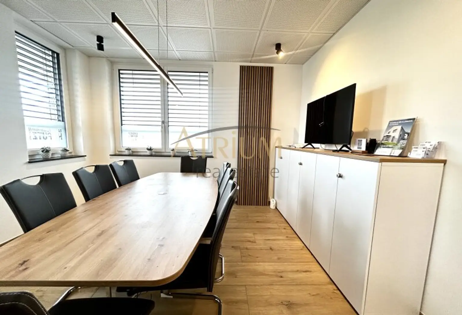 Provisionsfrei - Moderne Büros und Gewerbehallen auf privatem Firmengelände.