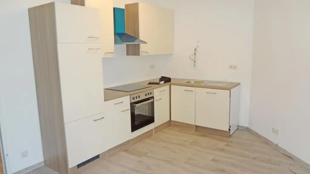 Einzimmerwohnung mit  Küche und Tiefgarage - Welser Straße 9!!!