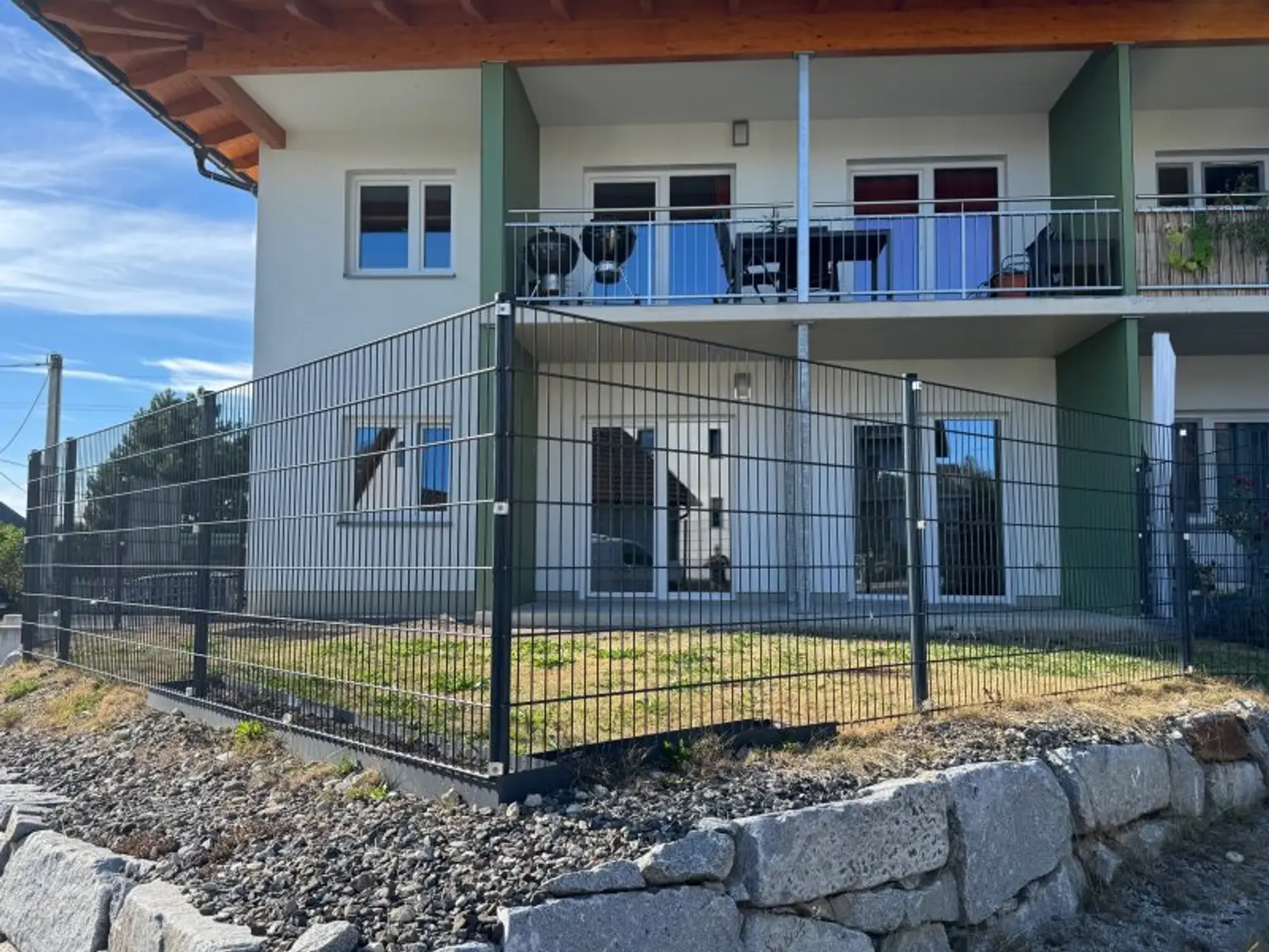 Neuwertige Gartenwohnung in Hagenberg mit 88 m²   II   Garten und Loggia mit gesamt 86 m²   II   große Einbauküche