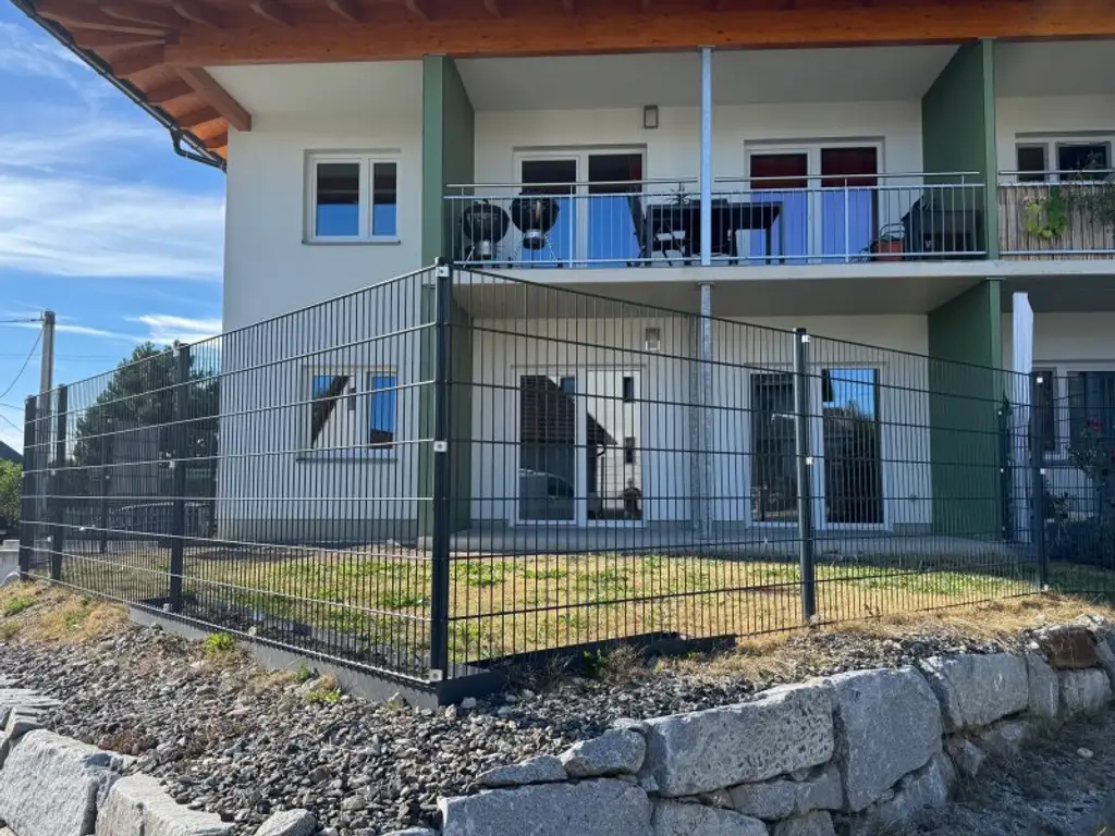 Neuwertige Gartenwohnung in Hagenberg mit 88 m²   II   Garten und Loggia mit gesamt 86 m²   II   große Einbauküche