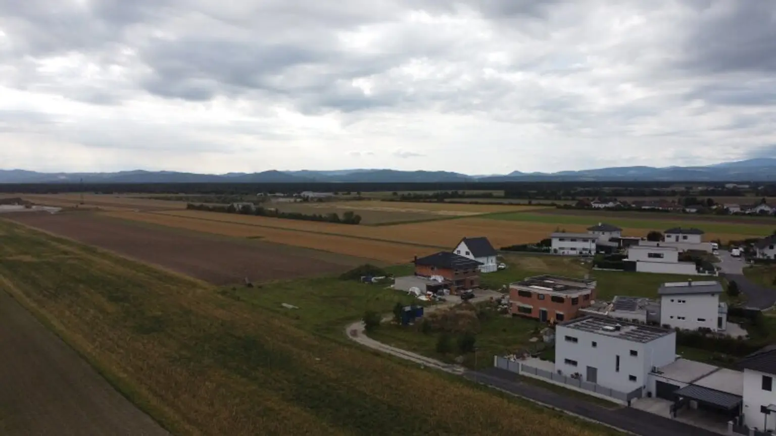Den Traum eines eigenen Hauses einen weiteren Schritt näher kommen -  Eckrundstück in ruhiger Lage mit Grünblick
