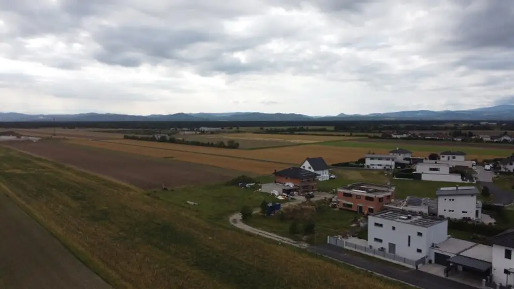 Den Traum eines eigenen Hauses einen weiteren Schritt näher kommen -  Eckrundstück in ruhiger Lage mit Grünblick