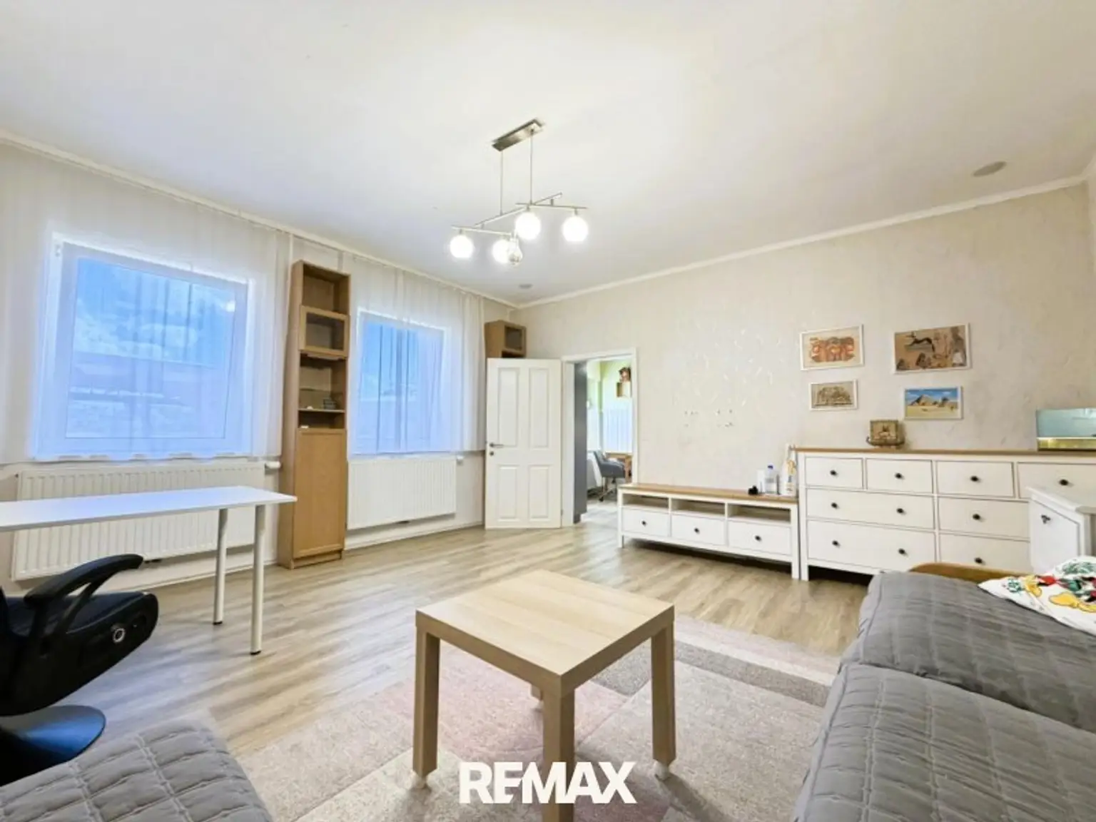 11 Wohnzimmer
