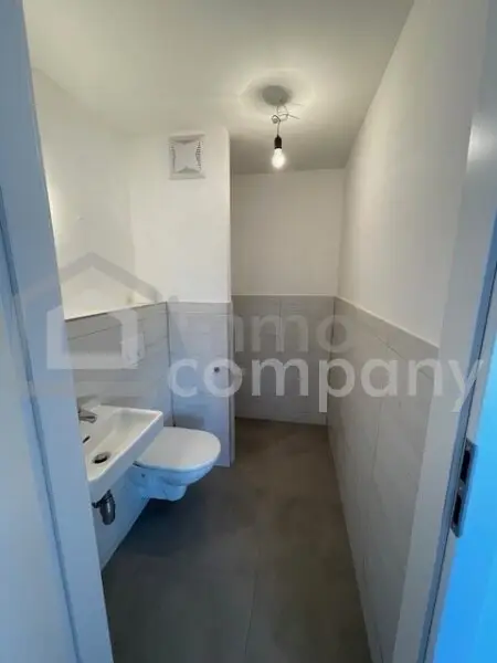 Dachgeschossmaisonette mit einer Traumterrasse und vollmöblierter Küche