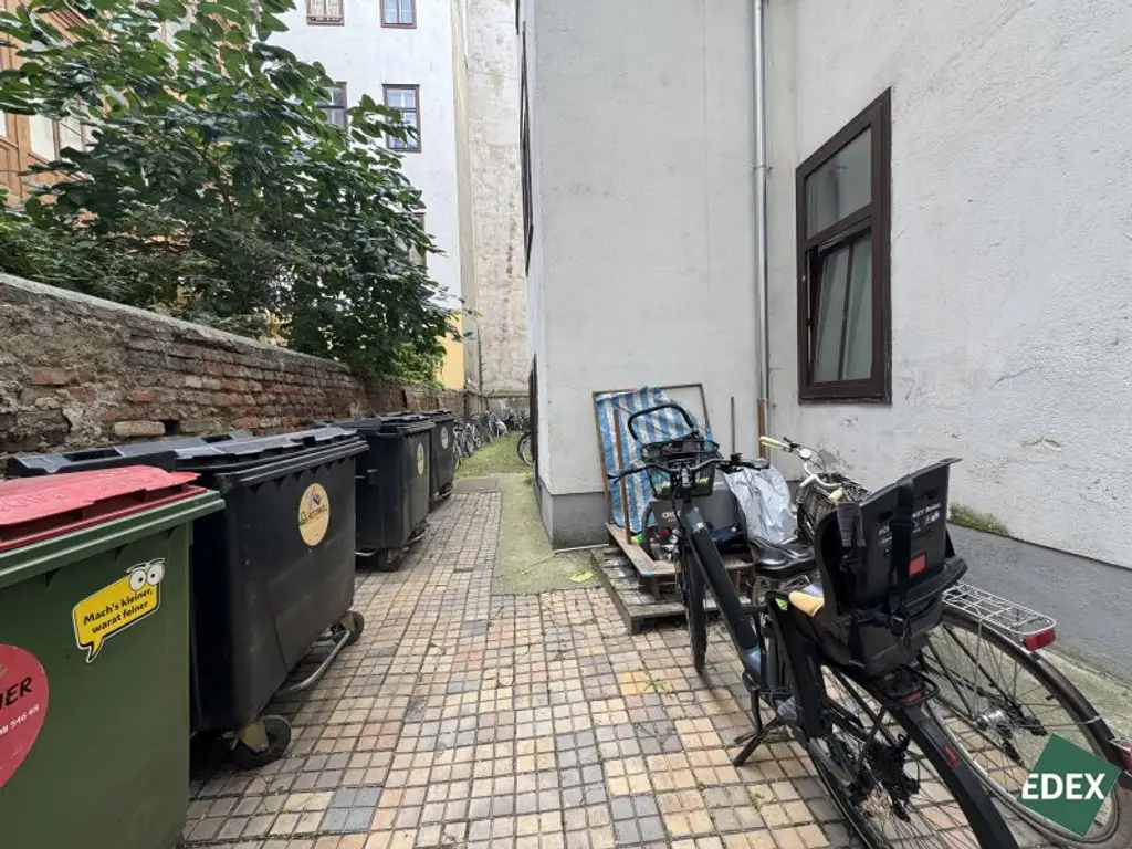 Wohnung mit Potential: Sanierungsbedürftige 2-Zimmer Wohnung nahe Augarten