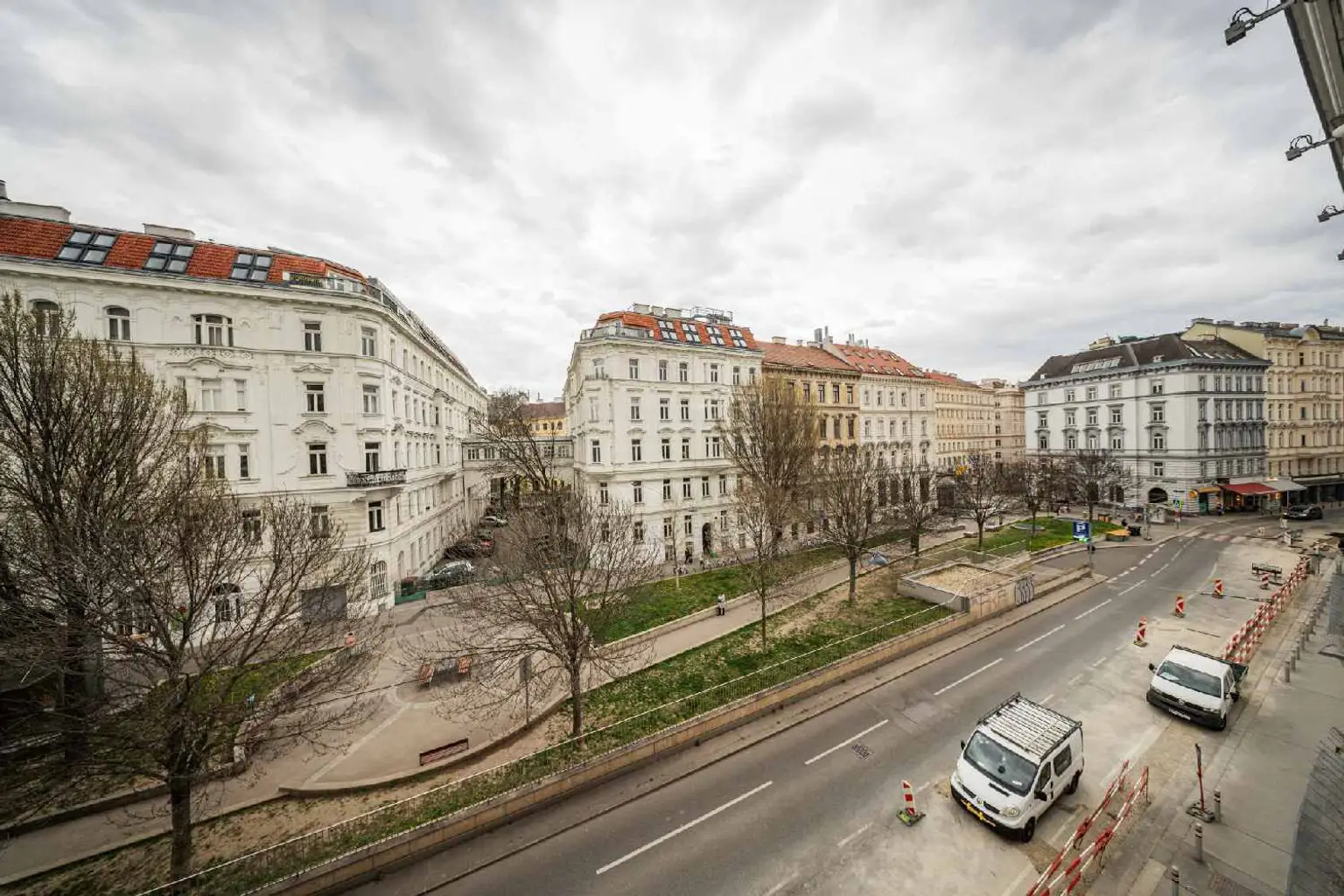 Vollmöblierte Luxus Altbauwohnung gegenüber Palais Liechtenstein