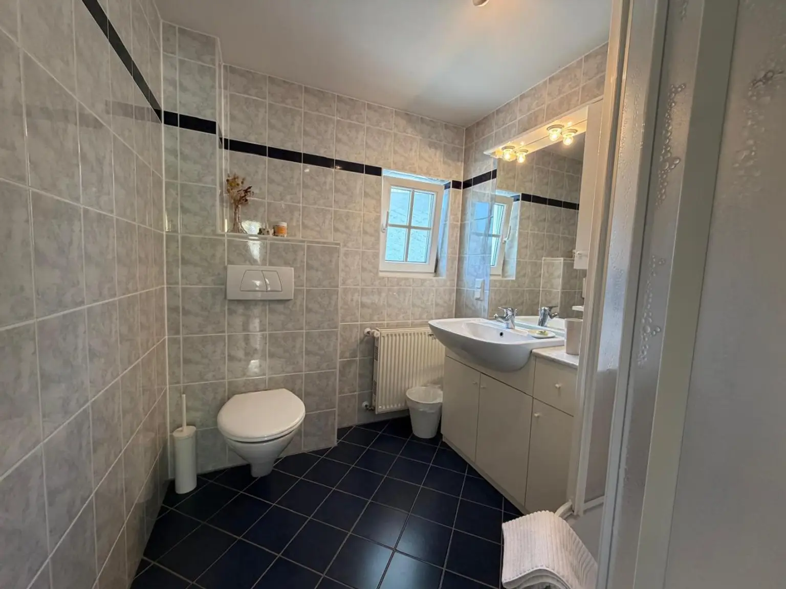 Gästezimmer 1 Bad/WC