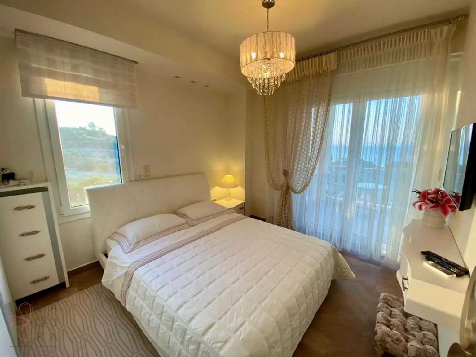 Pefkochori – Stilvolle Maisonette auf großem Grundstück nur wenige Schritte vom Strand
