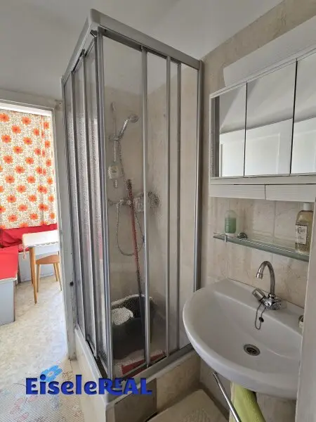 Tolle 1 Zimmer  Wohnung– extra Küche - sanierungsbedürftig