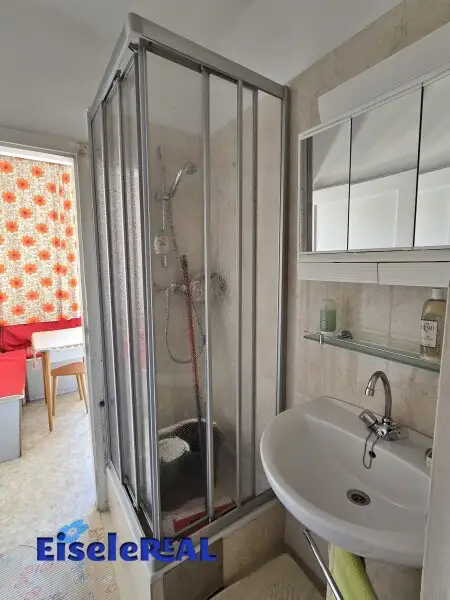 Tolle 1 Zimmer  Wohnung– extra Küche - sanierungsbedürftig