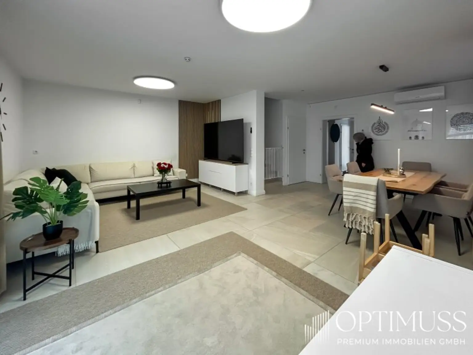 Moderne Doppelhaushälfte mit Terrasse, Pool , Garten & hochwertiger Ausstattung - Exklusives Wohnen in Gerasdorf !