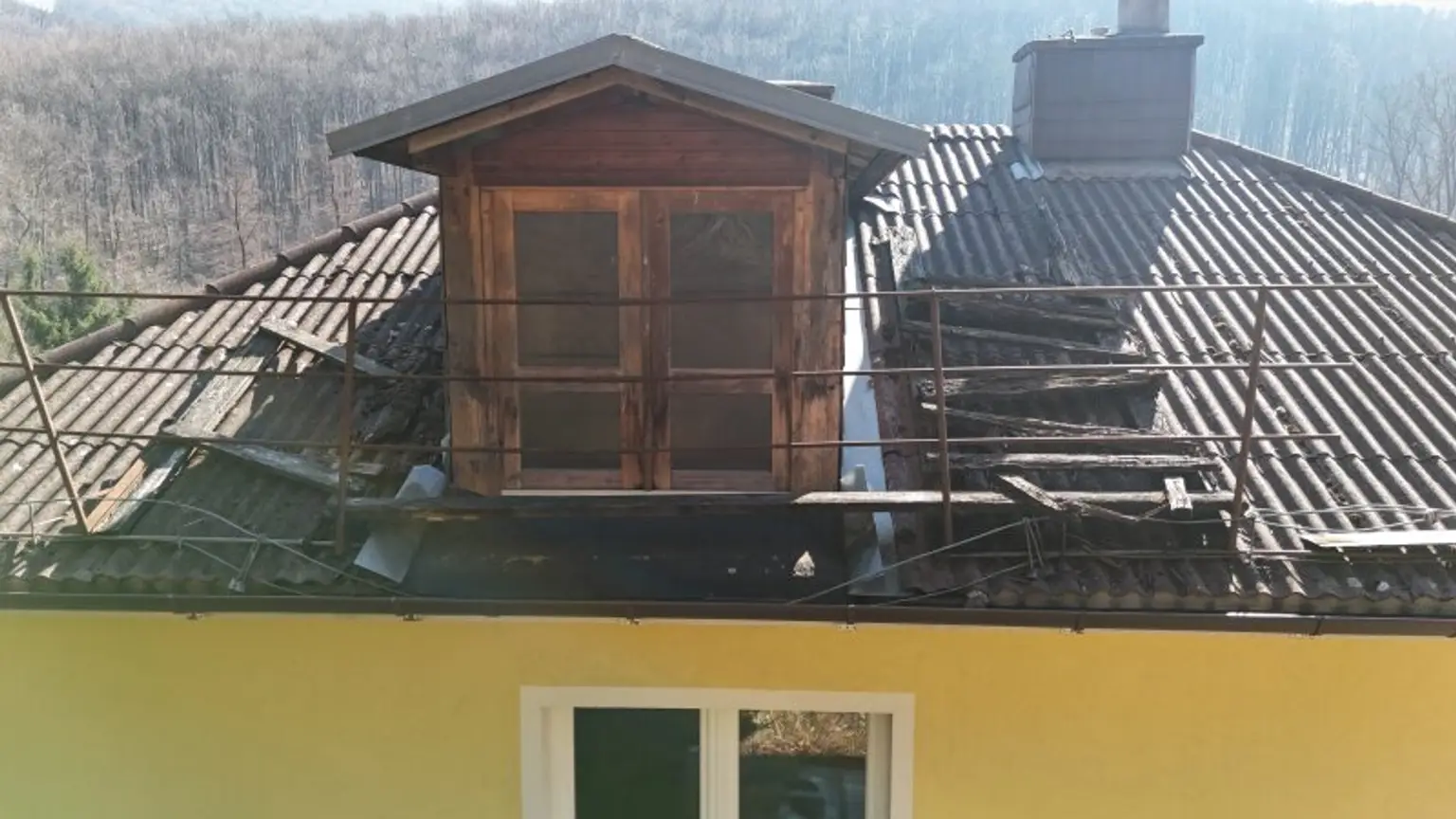 Zugang zum Dachboden mit ausfahrbarem Kran