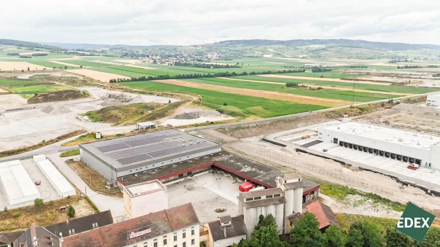 Modernes Regallager (9,5m RH) an der S33