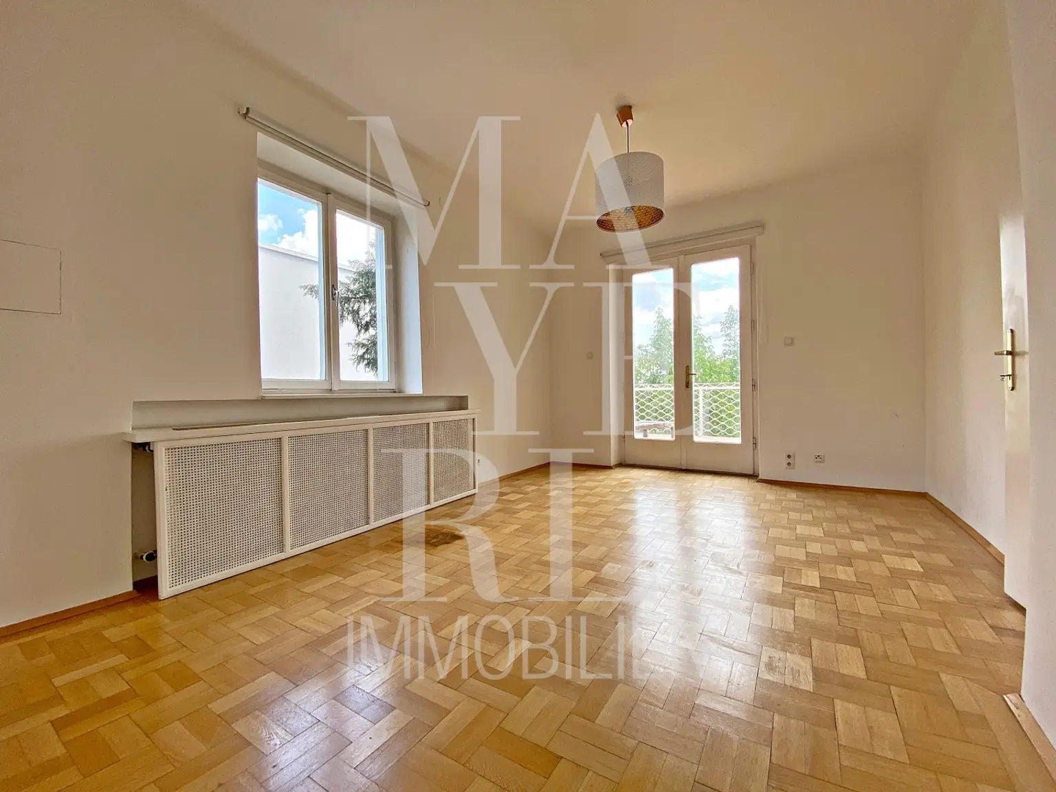 SCHÖNES EINFAMILIENHAUS MIT POOL, TOLLER BLICK, GARAGE & GARTEN