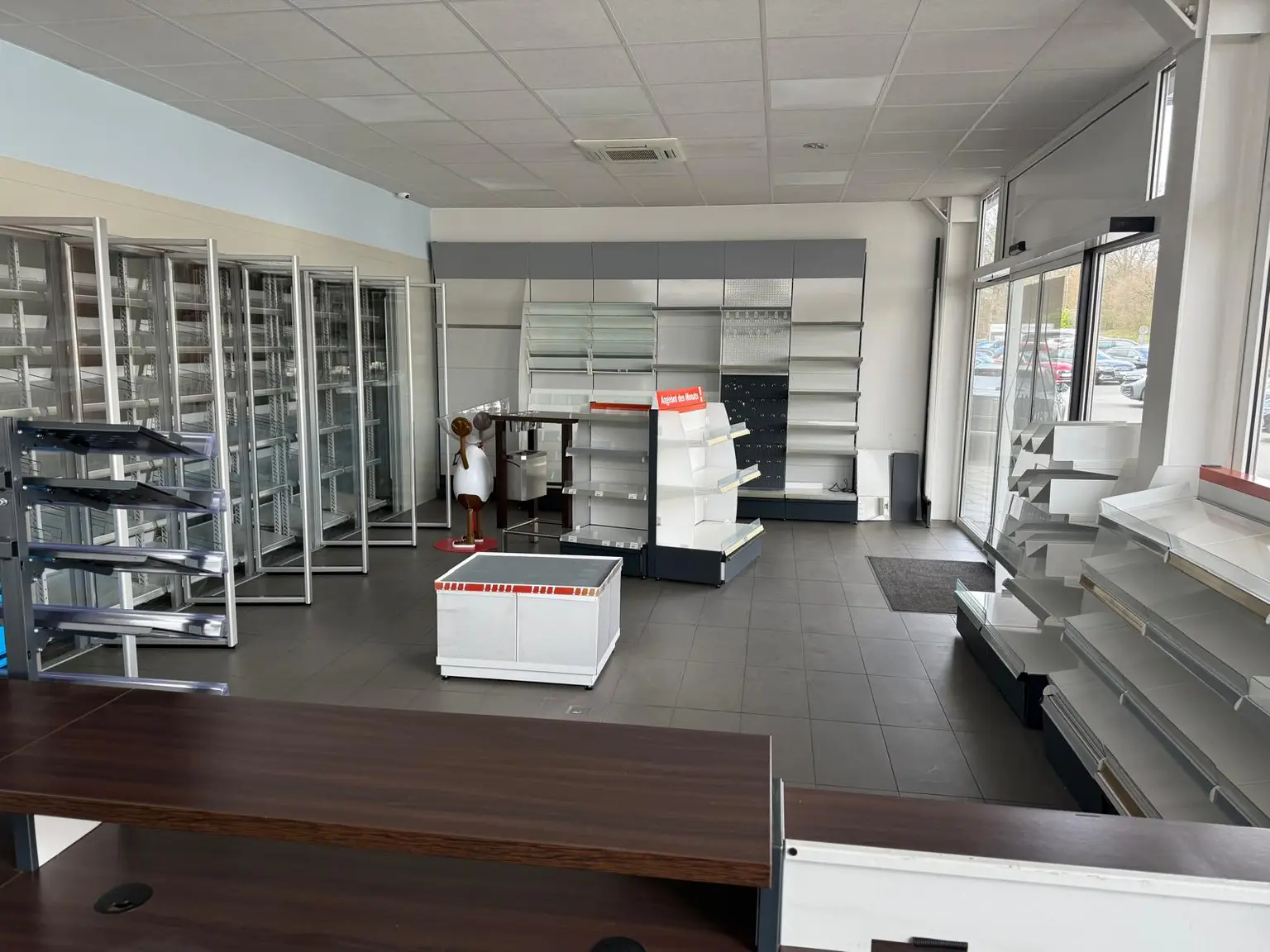 Büro- oder Servicefläche...! VIELSEITIG  nutzbar -   in sehr gepflegtem Umfeld zu VERMIETEN...!