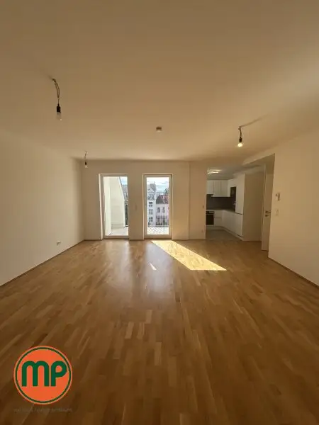 Neubau-Highlight: lichtdurchflutete 3-Zimmer-Dachwohnung mit Loggia