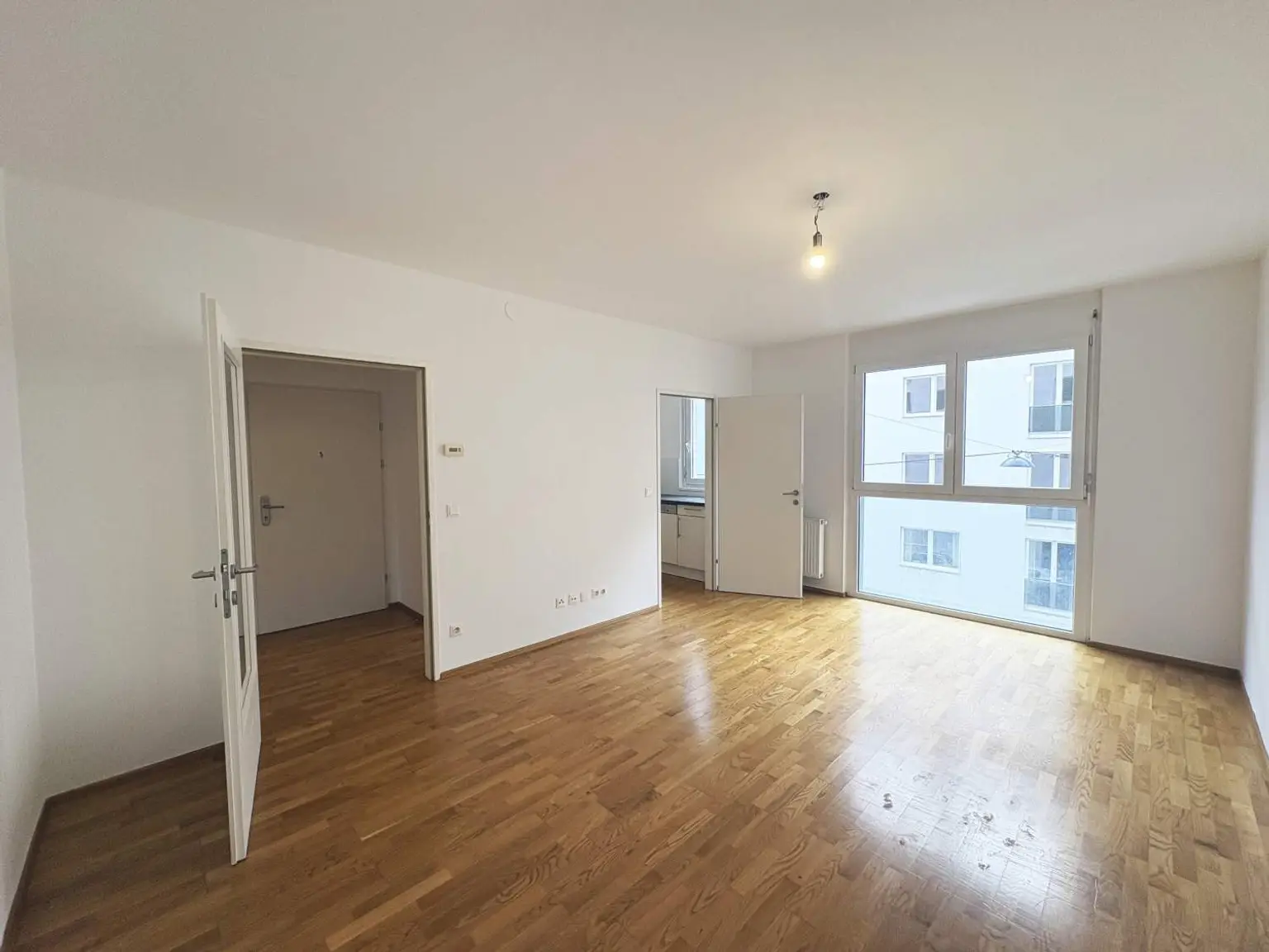 Moderne 3-Zimmer-Wohnung mit Balkon in ruhiger Seitengasse - nächst Krottenbachstraße