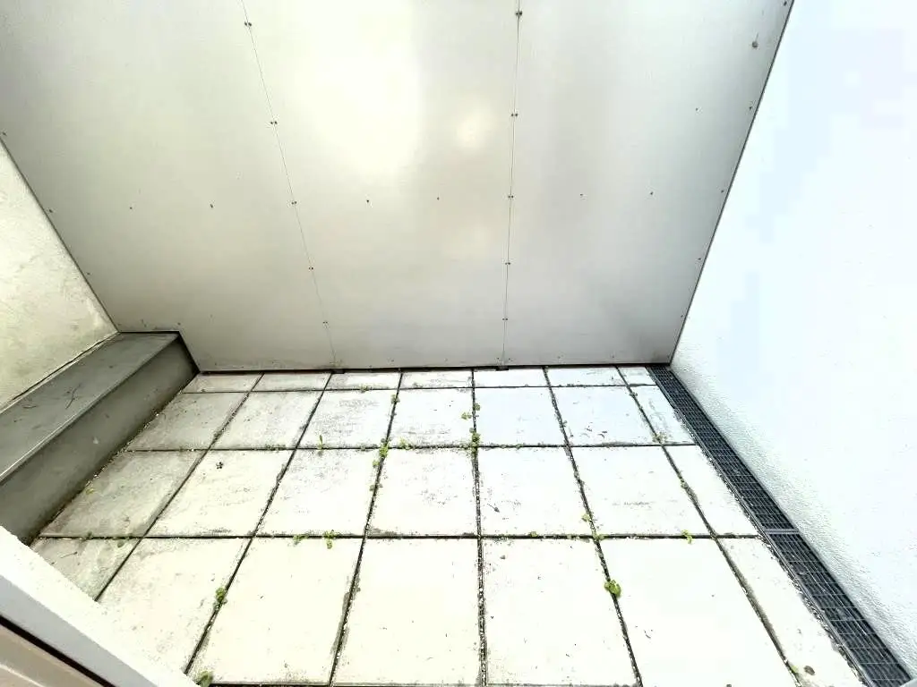 Erdgeschoß, barrierefrei, Innenhof! Ruhige, loft-artige Neubauwohnung mit 2 kl. Terrassen