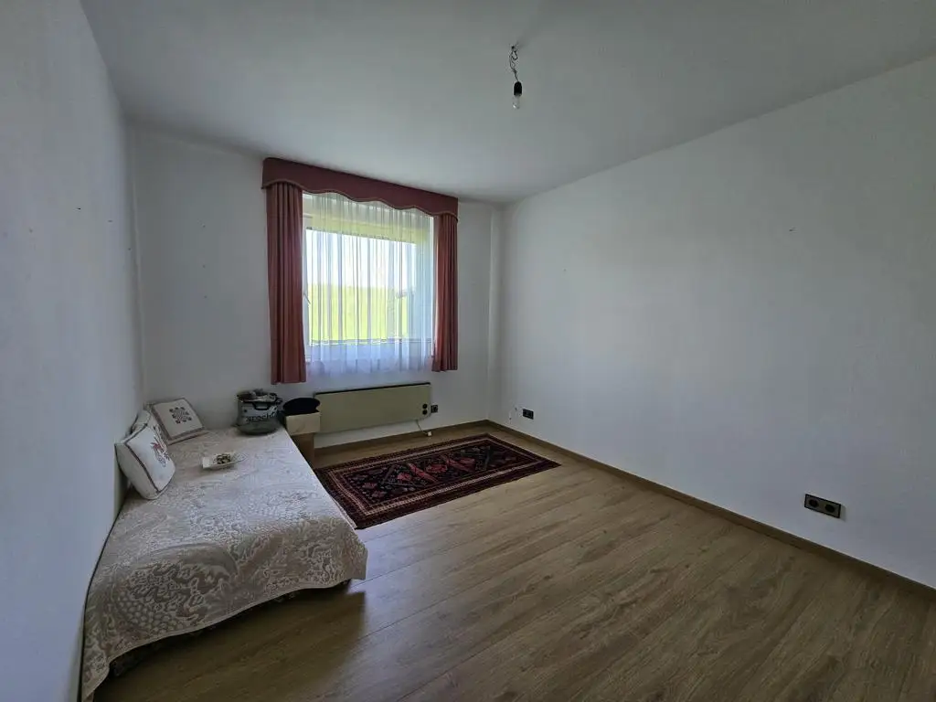 Gediegenes Einfamilienhaus mit Gebirgsblick und Potenzial