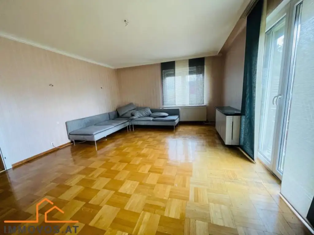 ***SEHR SCHÖNE BALKONWOHNUNG***