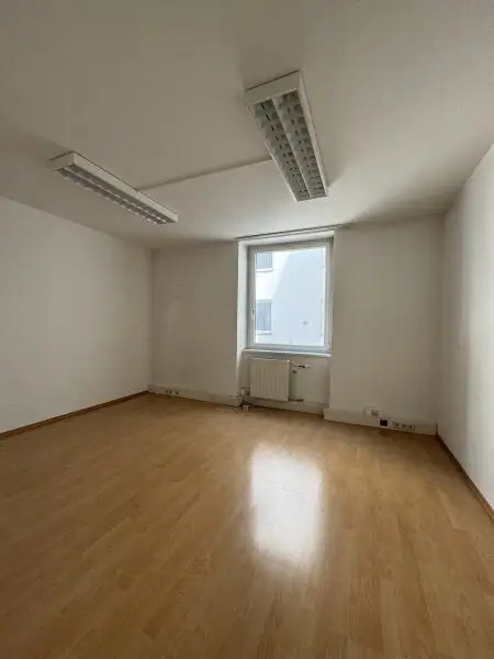 Repräsentative Büro mit Stellplatz- oder Praxisfläche in 1040 Wien