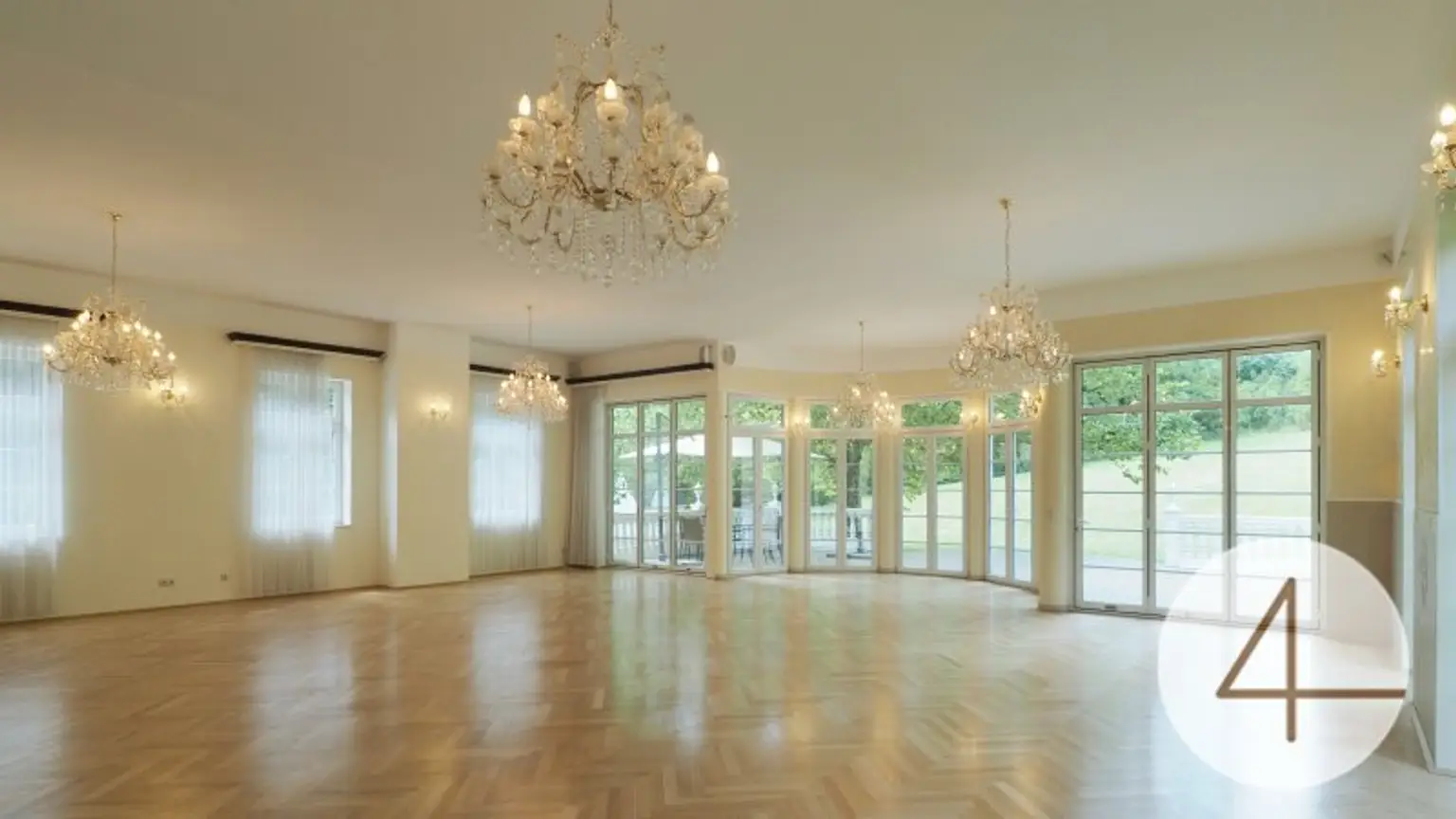 Starkes Statement 857m2 Nutzfläche – Architektenhaus mit Garage Büro Terrassen bei Krems