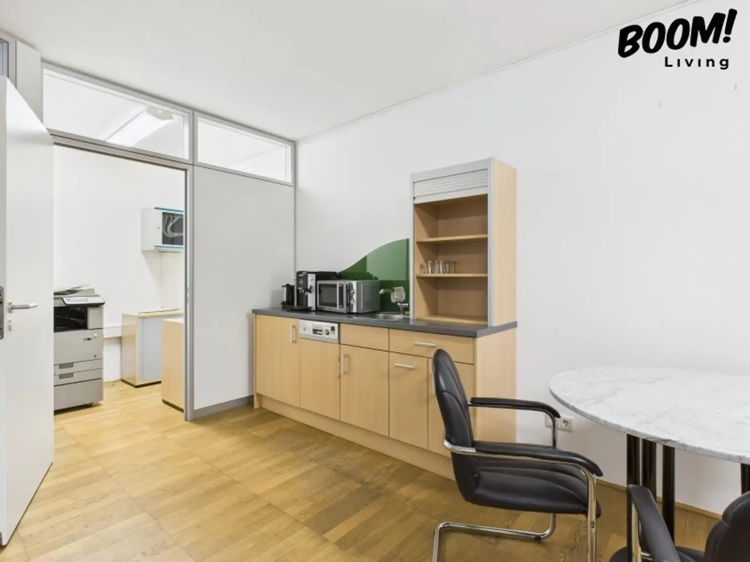 Neuwertiges Büro in 1070 Wien: 3 Zimmer, Parkett, Fußbodenheizung, Garage!